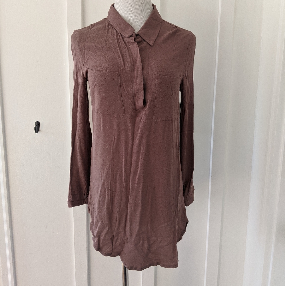 Pullover blouse with collar and buttons